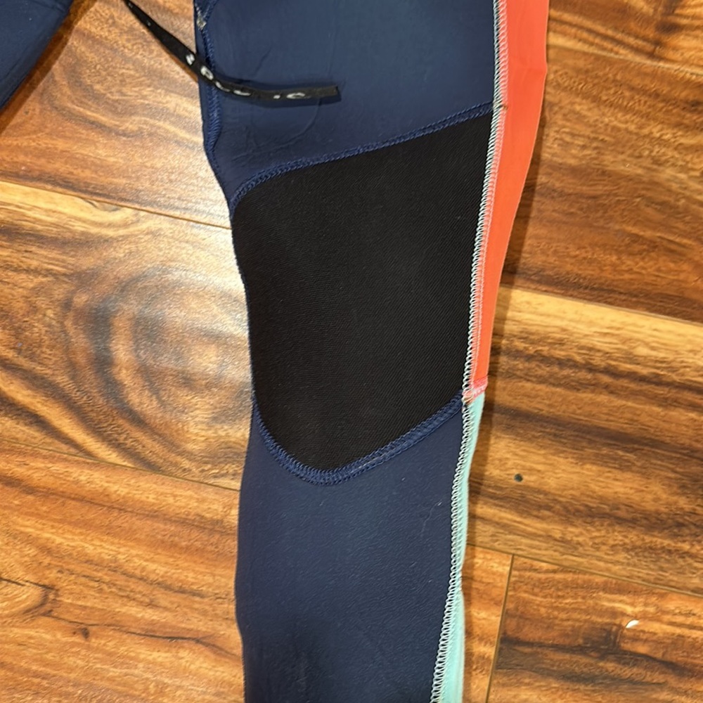 Rip Curl Size 4 Wetsuit - image 3